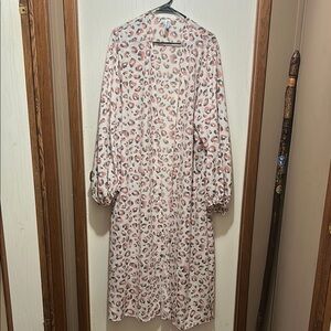 Pink and White Floral Robe with Tie Closure